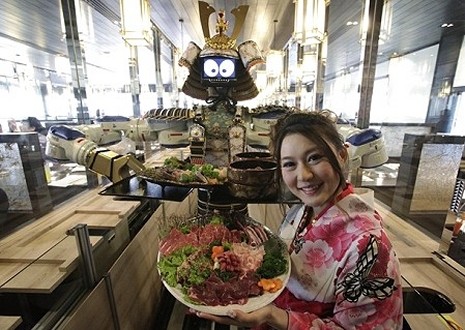 泰国怪惊现机器人餐厅