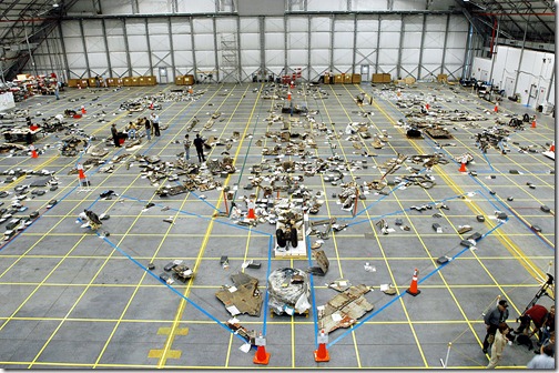 哥伦比亚号航天飞机残骸，这有助于理解一台航天器能产生多少碎片