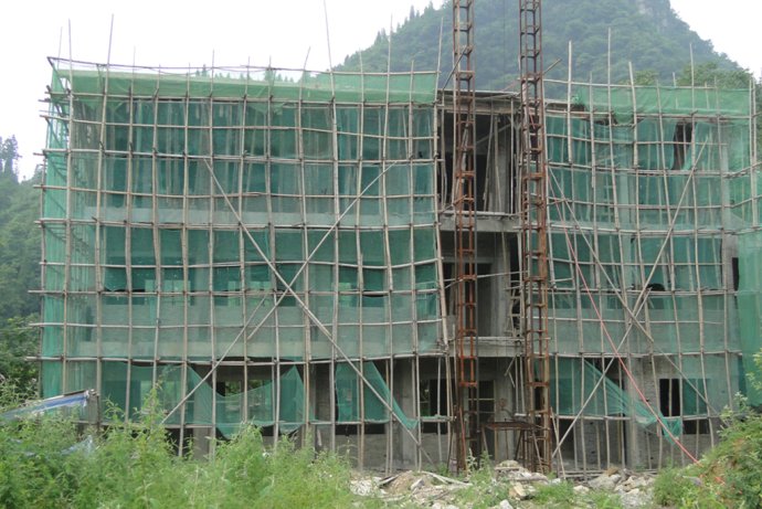 援建的贵州等堆华中科技大学校友希望小学建设进展图片（7月17日）