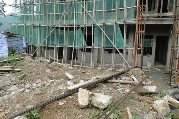 部分华中科大校友捐建的等堆华中科技大学校友希望小学建设进度，6月15日