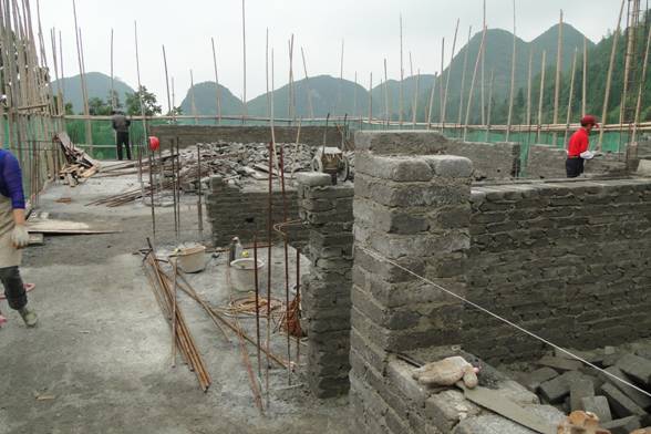 部分华中科大校友捐建的等堆华中科技大学校友希望小学建设进度，6月15日