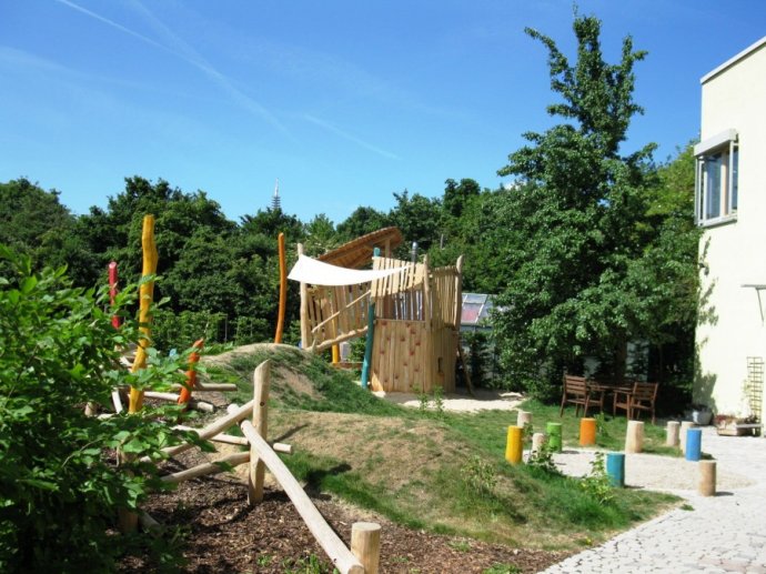 [转载]华德福学校与生物动力农场里的儿童户外玩耍设施(一)