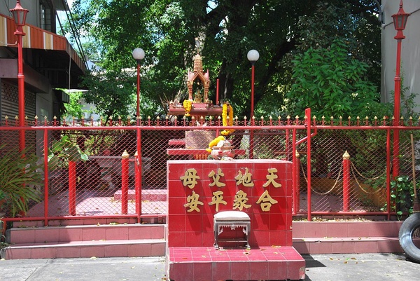 曼谷 唐人街的一处华泰合璧的祭坛