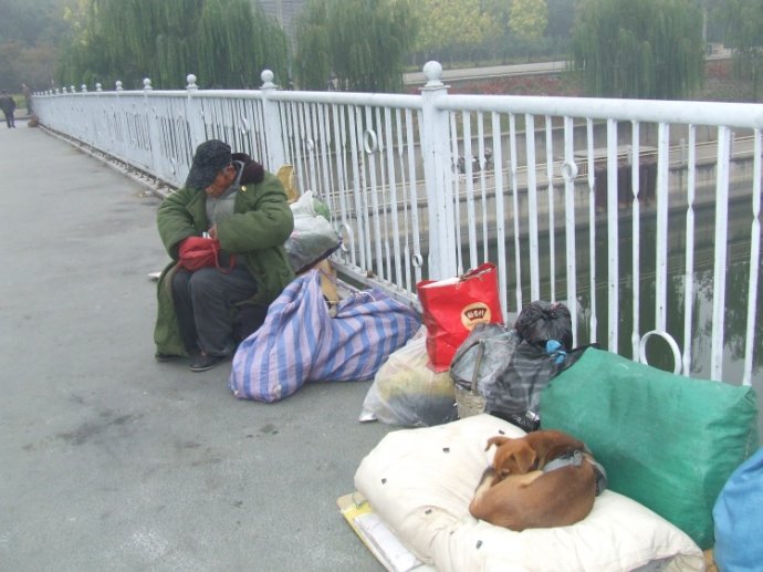 哪些人露宿在北京街头