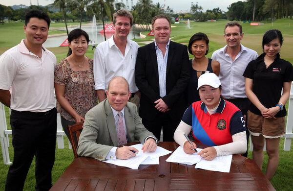 Feng Shanshan (冯珊珊) signs with IMG
