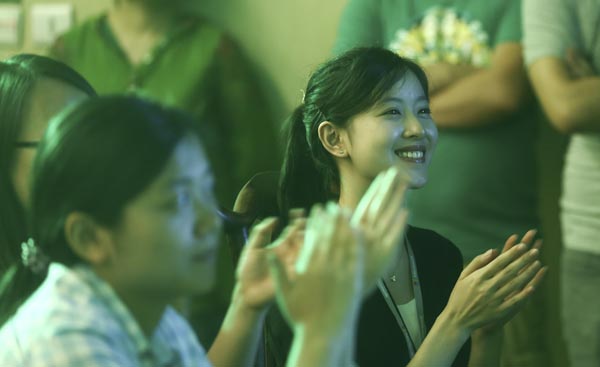 “奶茶妹妹”章泽天回国首秀 “奶茶妹妹”章泽天回国首秀