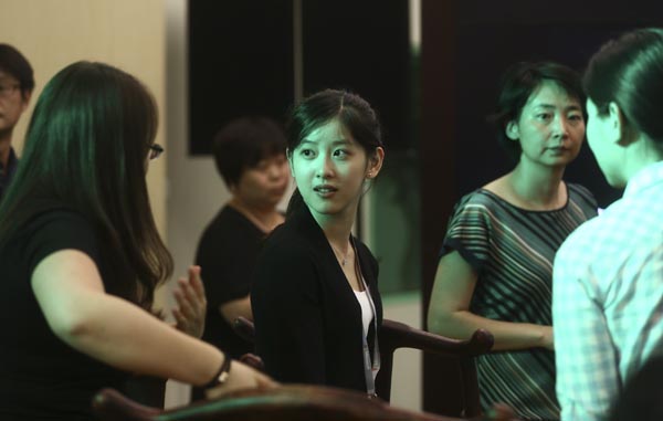 “奶茶妹妹”章泽天回国首秀 “奶茶妹妹”章泽天回国首秀