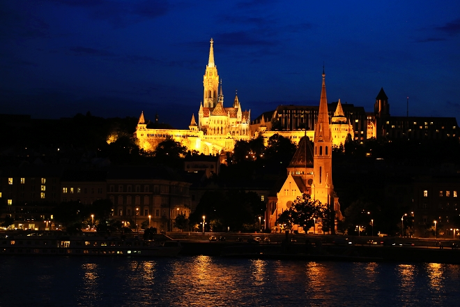 布达佩斯，越夜越美丽