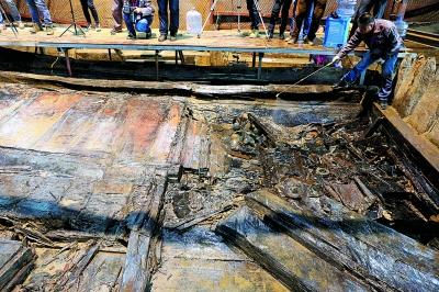 昨日海昏侯墓出土的可能是迄今发现最古老的孔子形象