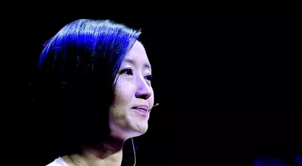 我们习惯了在穹顶之下像狗一样活着 我们习惯了在穹顶之下像狗一样活着