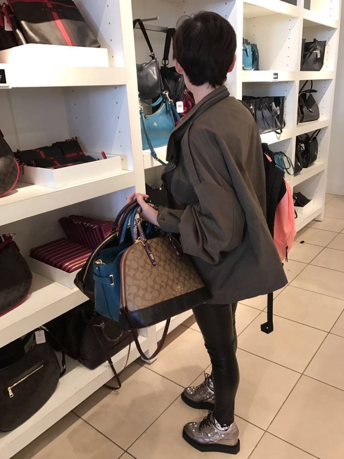 做一名诚信、敬业的“代购小贩” 做一名诚信、敬业的“代购小贩”
