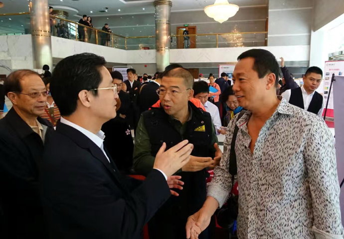 这样的讲座相信比许多艺术展更有效 这样的讲座相信比许多艺术展更有效