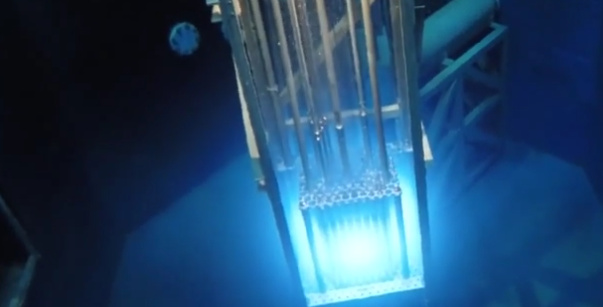 探秘核反应堆内部，为何有令人毛骨悚然蓝色光芒