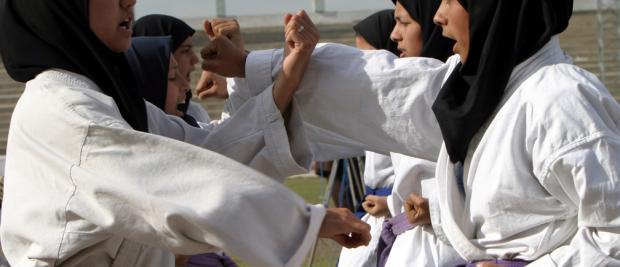 为改变命运，数百万阿富汗女性在不懈努力