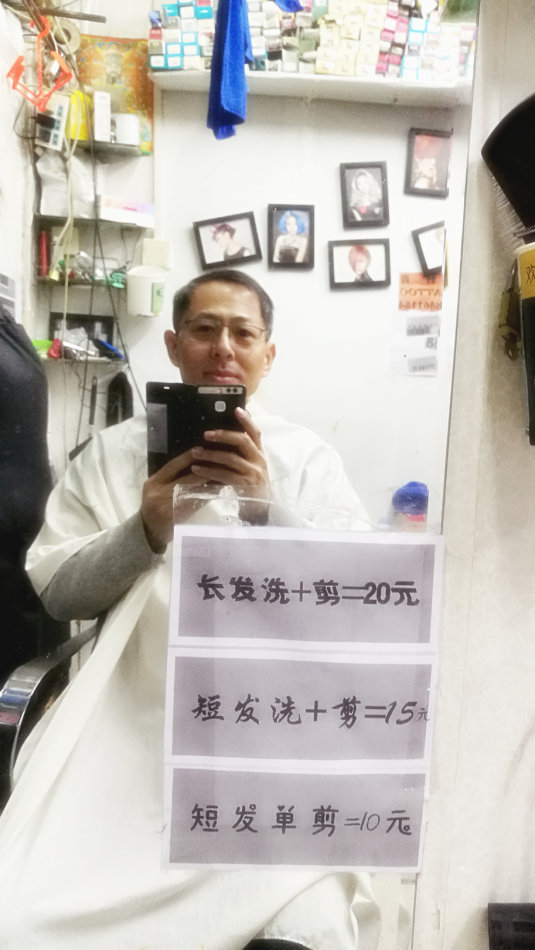 北京最小理发馆，单剪10元