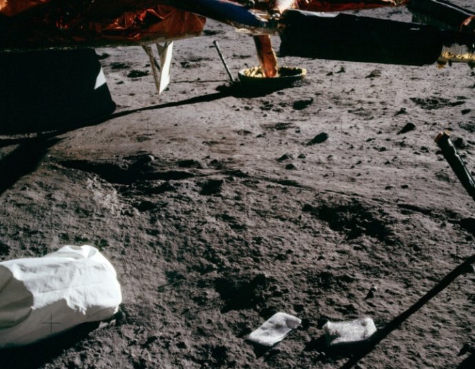 人类第一次登月时的垃圾袋，你见过吗？