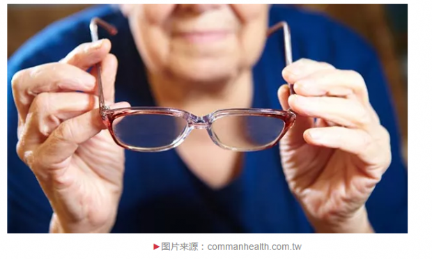液晶隐形眼镜帮助老年人“看清”未来