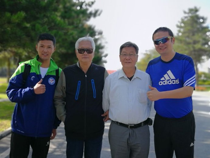 老球王老球星不谈足球却心系足球 老球王老球星不谈足球却心系足球