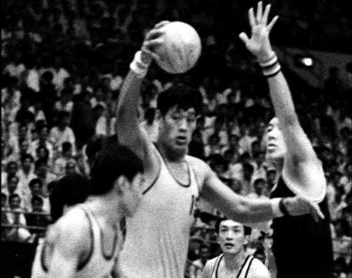 中国男篮的巨无霸穆铁柱逝世10周年 中国男篮的巨无霸穆铁柱逝世10周年