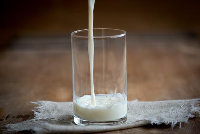 蒙牛78亿收购网红奶粉贝拉米，却股价大跌，这笔买卖到底值不值？