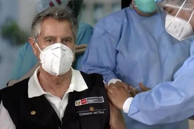 秘鲁总统直播接种新冠疫苗：“这是战胜疫情的第一步”