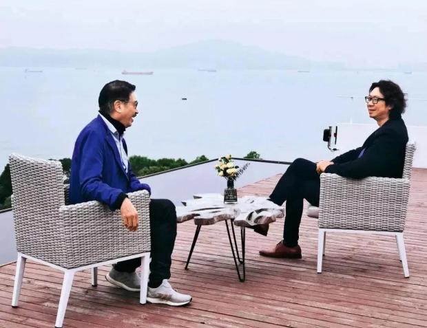 吴孟达对谈许知远：老年人与年轻人之间，永远隔着一个花花世界