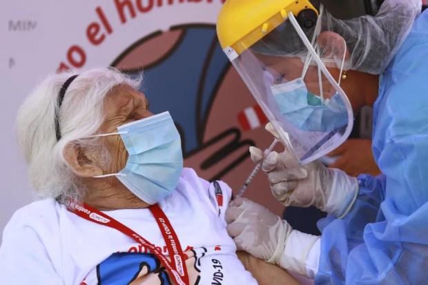 六十岁以上老年人在秘鲁如何接种疫苗