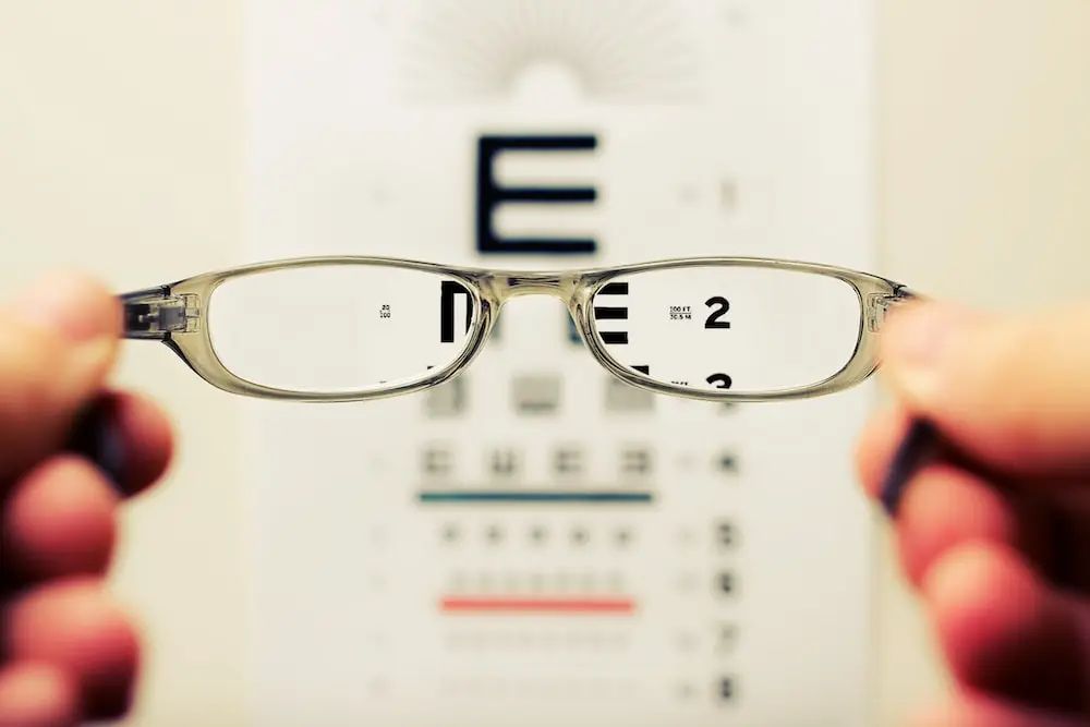低浓度阿托品眼药水治疗儿童近视有用吗？OK镜呢？