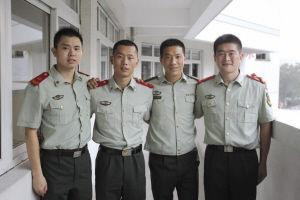 参与救伊伊的消防战士，左起项阳、陈辉、姜建序、范波涛。 记者 朱丹阳 摄