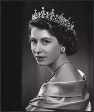 伊丽莎白二世：3 年，女王速成记