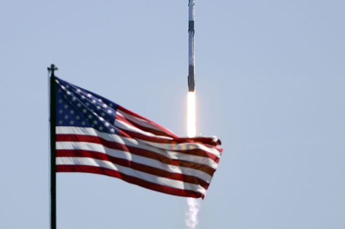SpaceX将3位富商送入太空“票价”5500万美金