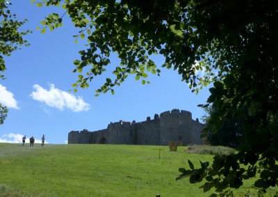 Chirk Castle 是英格兰威尔士边境上一系列有防卫意义的城堡之一，现在是 National Trust 物业，不过城堡里现在还是有人住着的。